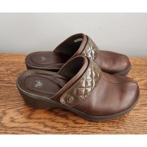 Crocs women brown quilted cobbler clogs sz 9